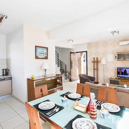 Luxury 2 Bedroom With Private Pool, Paralimni 1240 Vilă *
