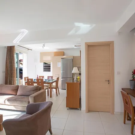 Vilă Luxury 2 Bedroom With Private Pool, Paralimni 1240 Pernera